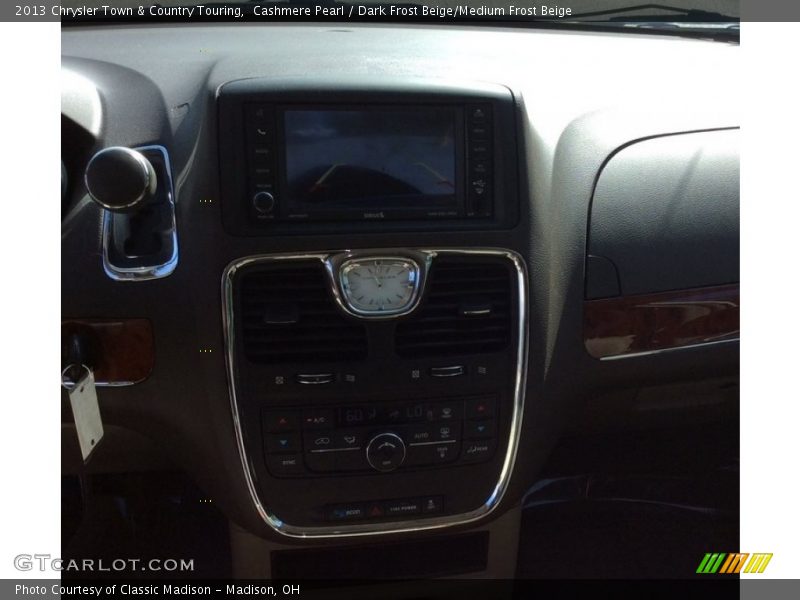 Cashmere Pearl / Dark Frost Beige/Medium Frost Beige 2013 Chrysler Town & Country Touring