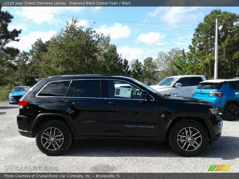 Diamond Black Crystal Pearl / Black 2018 Jeep Grand Cherokee Laredo