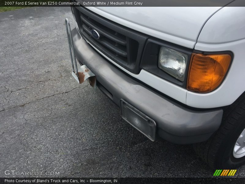 Oxford White / Medium Flint Grey 2007 Ford E Series Van E250 Commercial