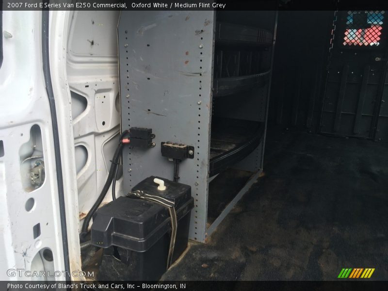 Oxford White / Medium Flint Grey 2007 Ford E Series Van E250 Commercial