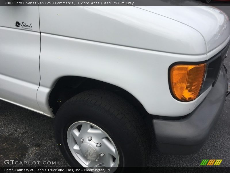 Oxford White / Medium Flint Grey 2007 Ford E Series Van E250 Commercial