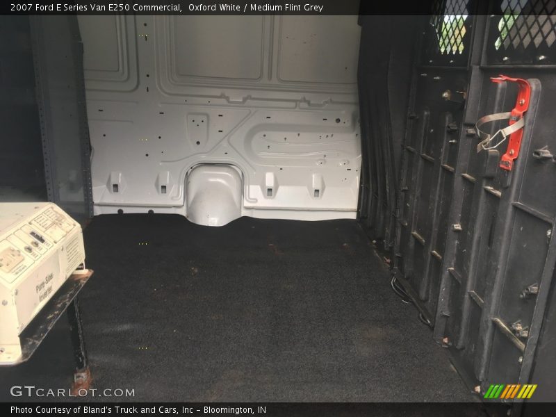 Oxford White / Medium Flint Grey 2007 Ford E Series Van E250 Commercial