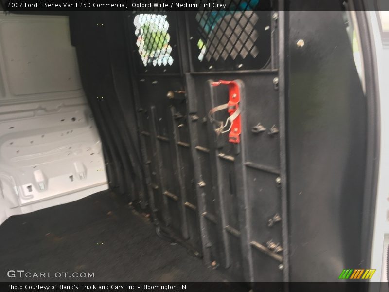 Oxford White / Medium Flint Grey 2007 Ford E Series Van E250 Commercial