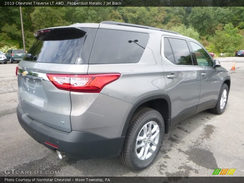 Pepperdust Metallic / Jet Black 2019 Chevrolet Traverse LT AWD