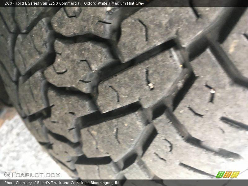 Oxford White / Medium Flint Grey 2007 Ford E Series Van E250 Commercial