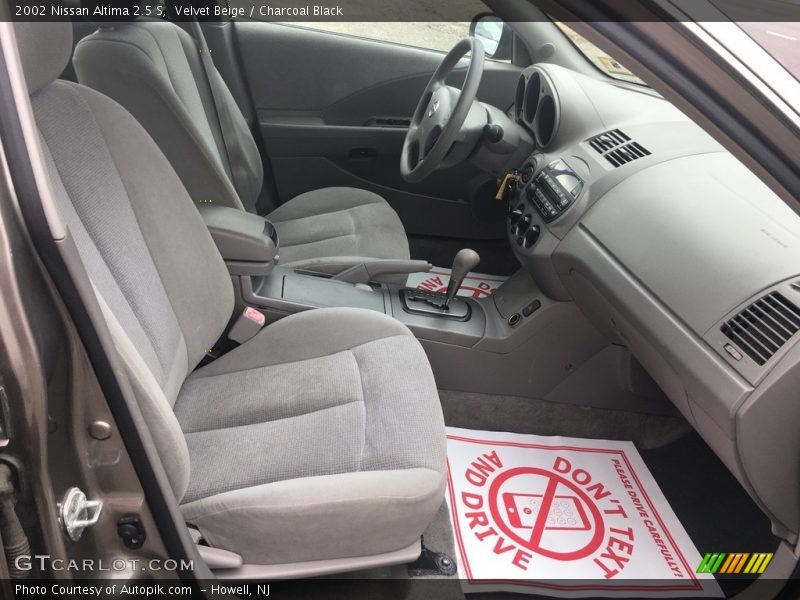 Velvet Beige / Charcoal Black 2002 Nissan Altima 2.5 S