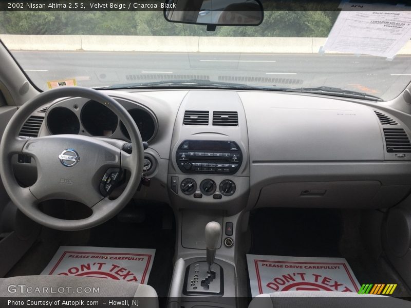 Velvet Beige / Charcoal Black 2002 Nissan Altima 2.5 S