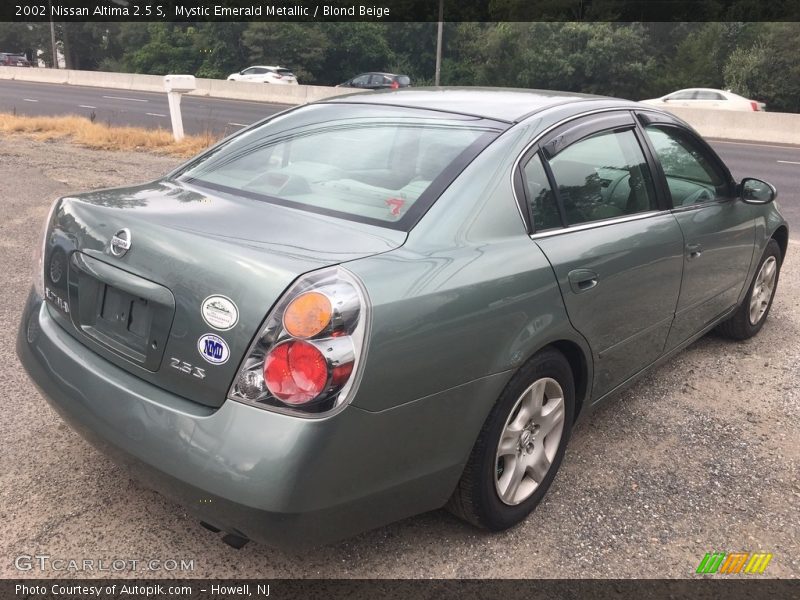 Mystic Emerald Metallic / Blond Beige 2002 Nissan Altima 2.5 S