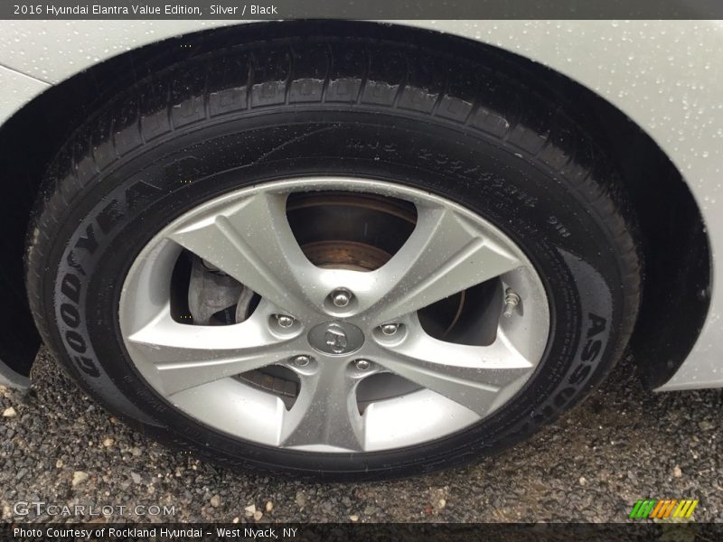 Silver / Black 2016 Hyundai Elantra Value Edition
