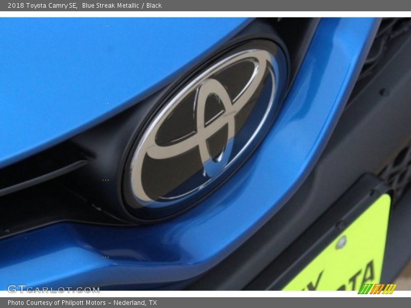 Blue Streak Metallic / Black 2018 Toyota Camry SE