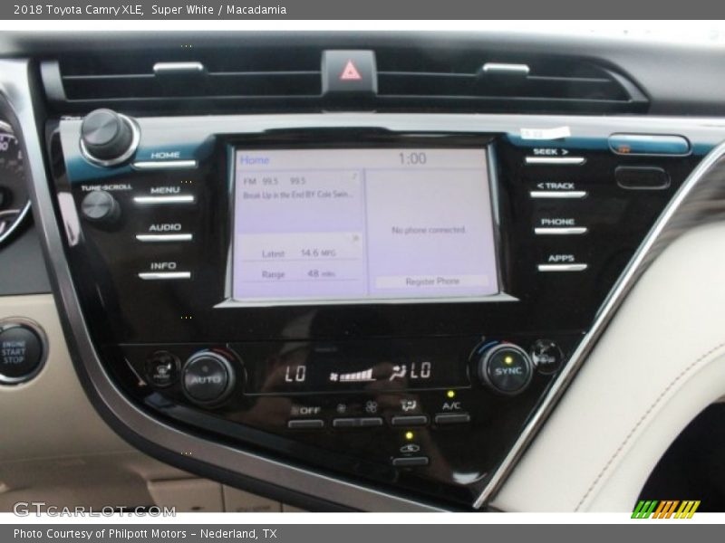 Super White / Macadamia 2018 Toyota Camry XLE