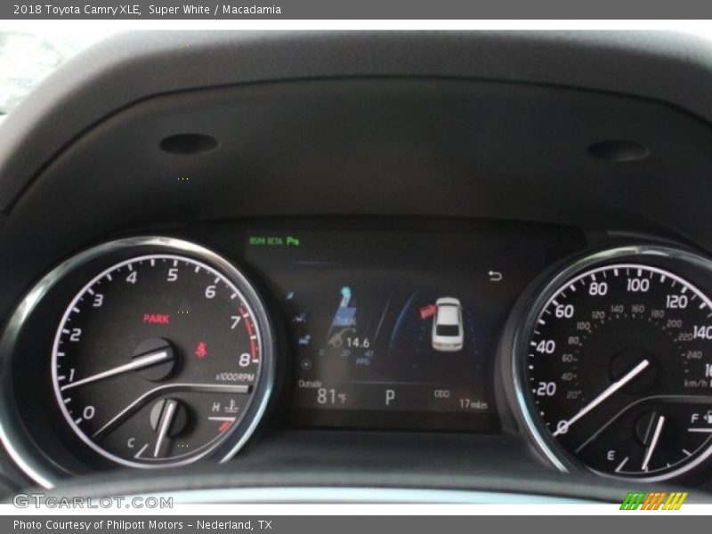 Super White / Macadamia 2018 Toyota Camry XLE