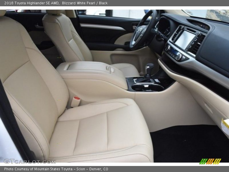 Blizzard White Pearl / Black 2018 Toyota Highlander SE AWD