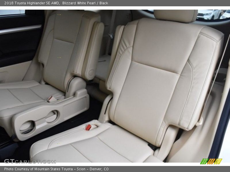 Blizzard White Pearl / Black 2018 Toyota Highlander SE AWD