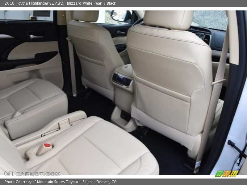Blizzard White Pearl / Black 2018 Toyota Highlander SE AWD