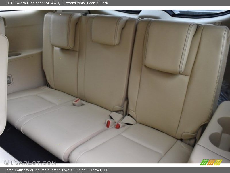 Blizzard White Pearl / Black 2018 Toyota Highlander SE AWD