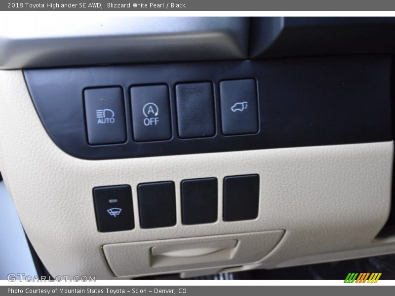 Blizzard White Pearl / Black 2018 Toyota Highlander SE AWD