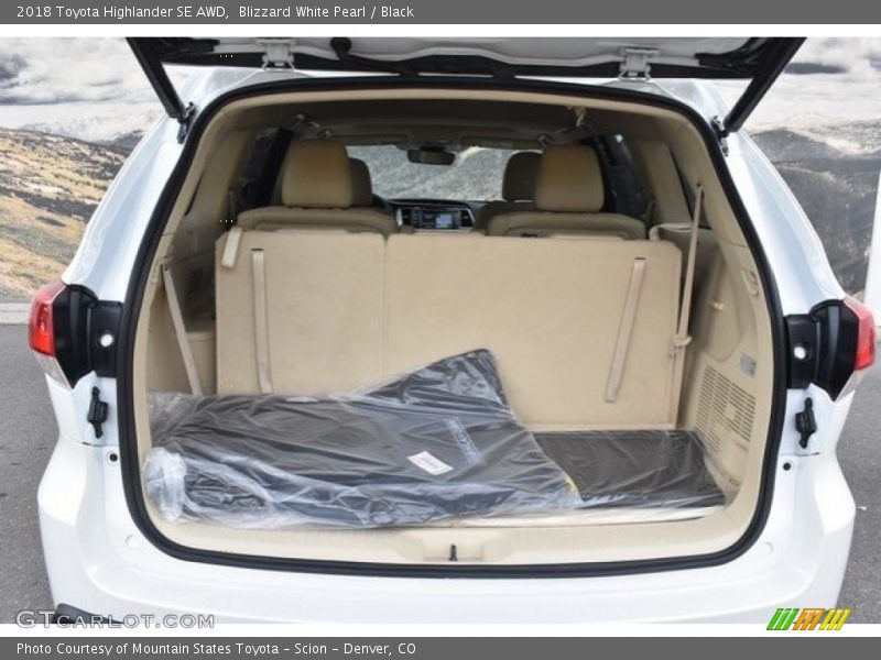 Blizzard White Pearl / Black 2018 Toyota Highlander SE AWD