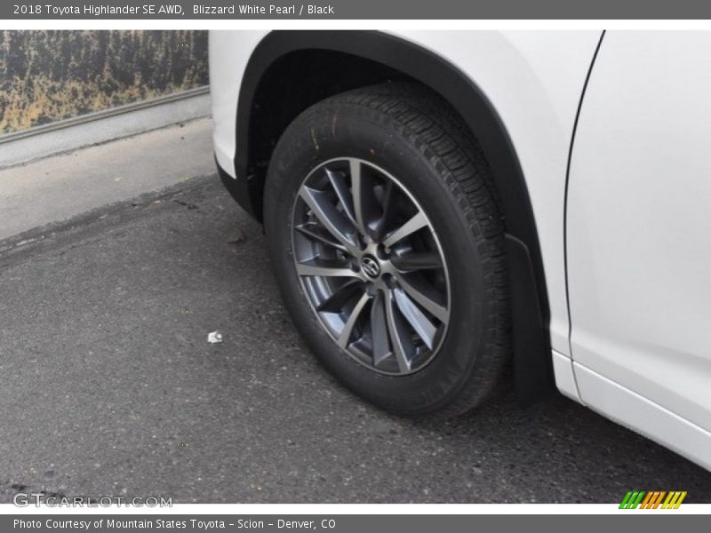 Blizzard White Pearl / Black 2018 Toyota Highlander SE AWD