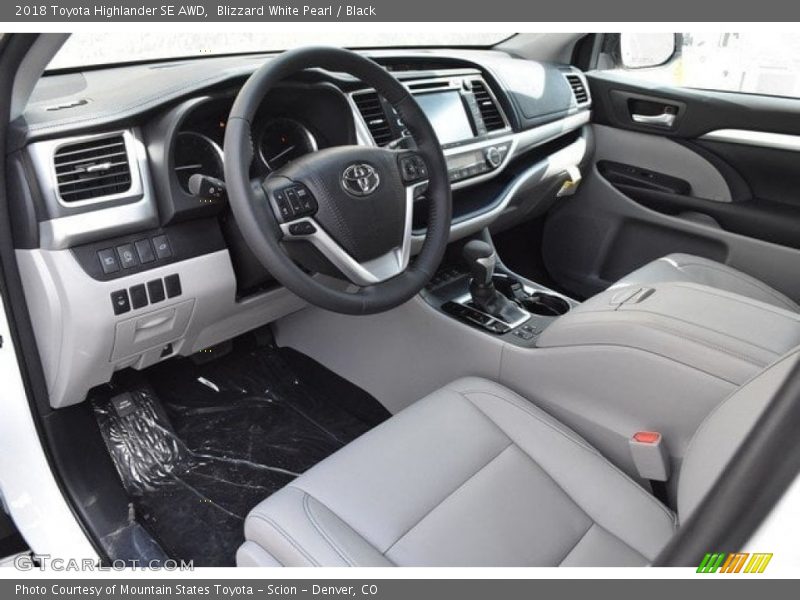 Blizzard White Pearl / Black 2018 Toyota Highlander SE AWD