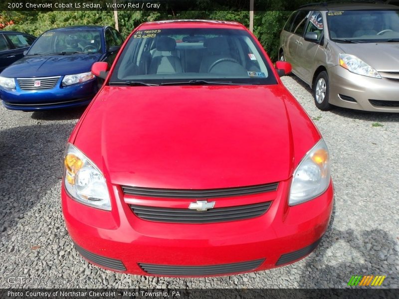 Victory Red / Gray 2005 Chevrolet Cobalt LS Sedan