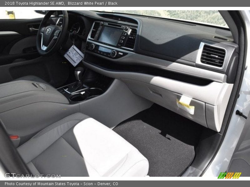 Blizzard White Pearl / Black 2018 Toyota Highlander SE AWD