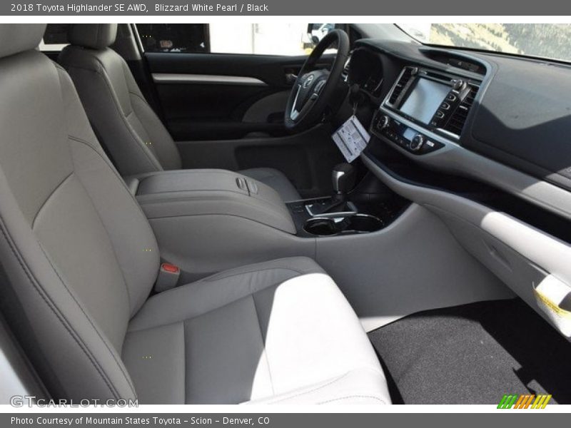 Blizzard White Pearl / Black 2018 Toyota Highlander SE AWD