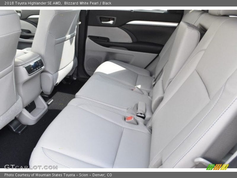 Blizzard White Pearl / Black 2018 Toyota Highlander SE AWD