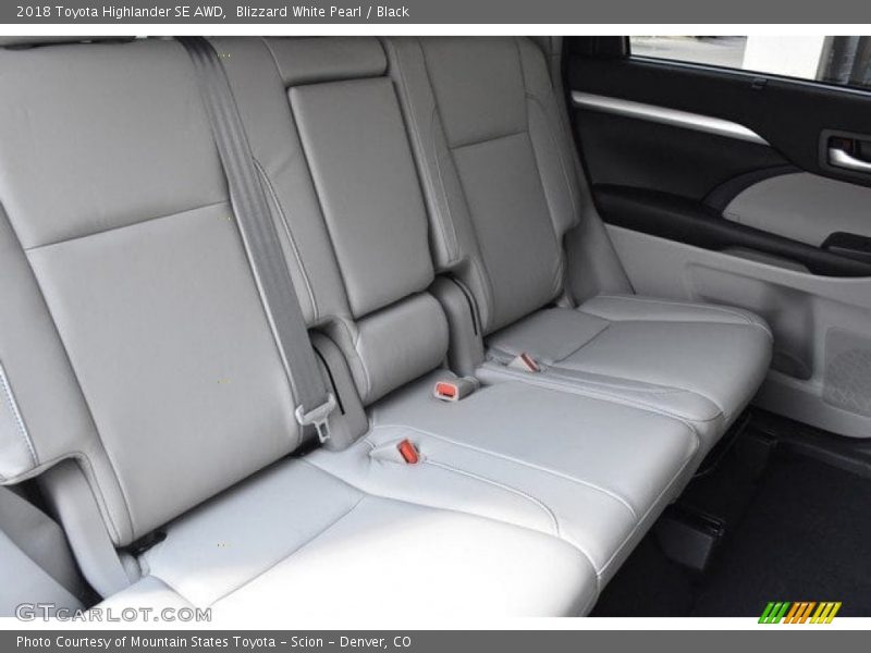 Blizzard White Pearl / Black 2018 Toyota Highlander SE AWD