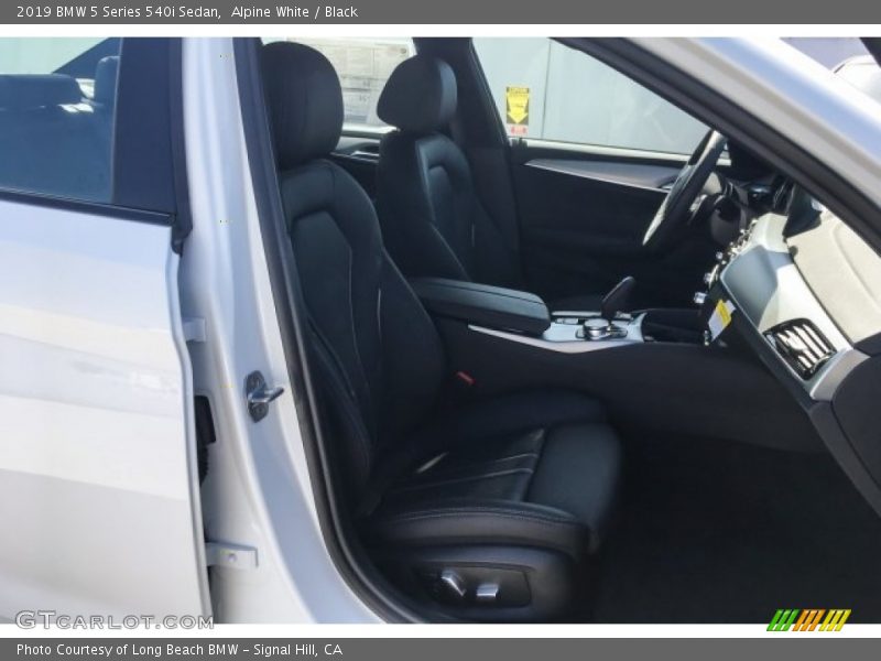 Alpine White / Black 2019 BMW 5 Series 540i Sedan