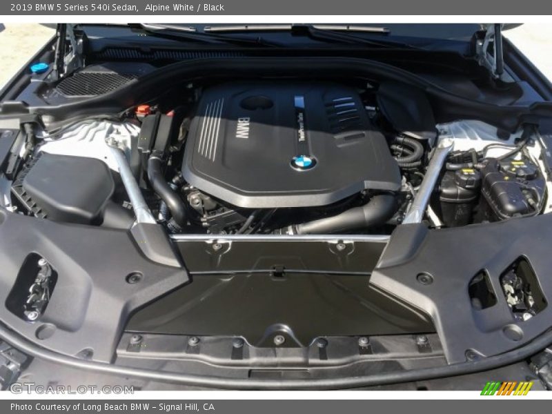Alpine White / Black 2019 BMW 5 Series 540i Sedan