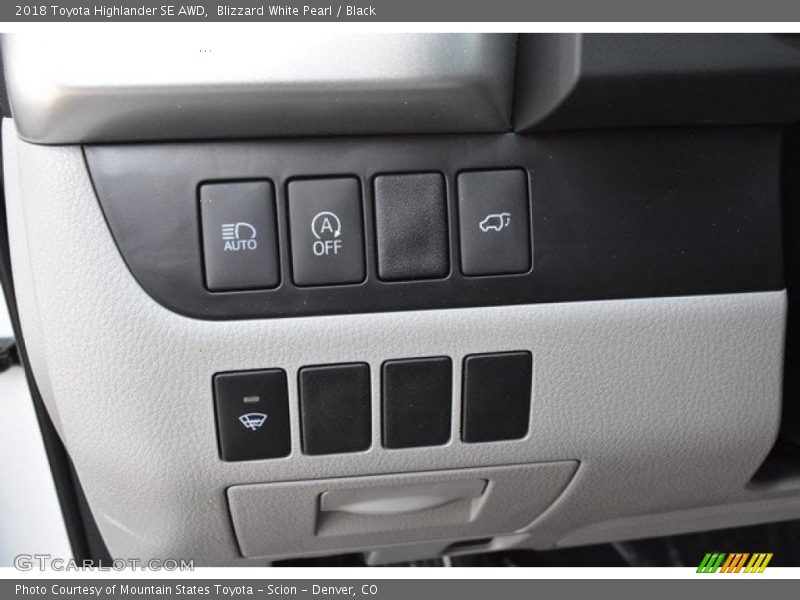 Blizzard White Pearl / Black 2018 Toyota Highlander SE AWD