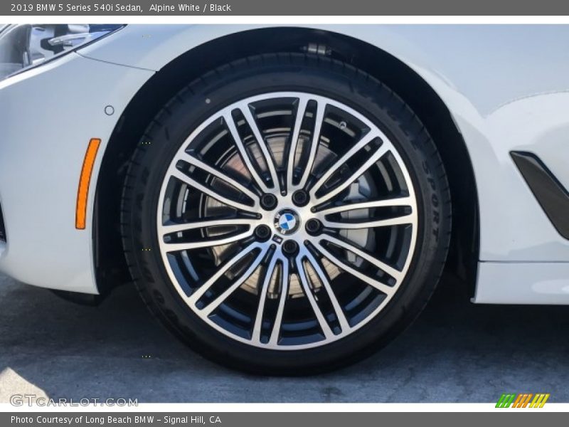 Alpine White / Black 2019 BMW 5 Series 540i Sedan