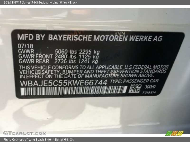 Alpine White / Black 2019 BMW 5 Series 540i Sedan