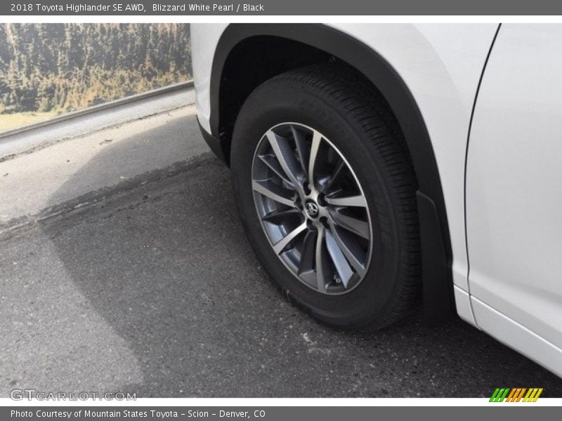 Blizzard White Pearl / Black 2018 Toyota Highlander SE AWD