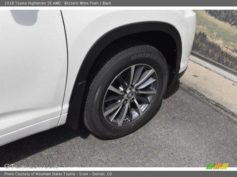 Blizzard White Pearl / Black 2018 Toyota Highlander SE AWD
