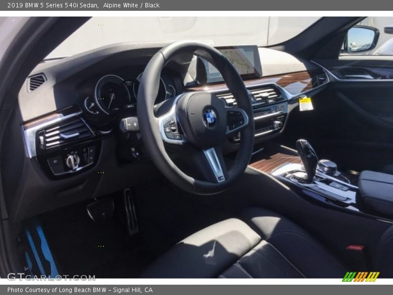 Alpine White / Black 2019 BMW 5 Series 540i Sedan