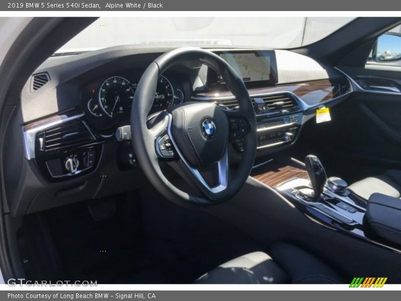 Alpine White / Black 2019 BMW 5 Series 540i Sedan
