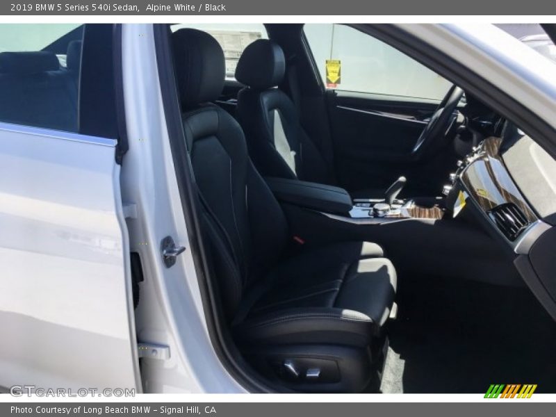 Alpine White / Black 2019 BMW 5 Series 540i Sedan