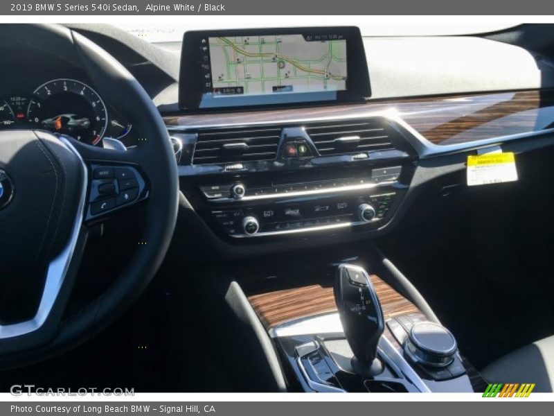 Alpine White / Black 2019 BMW 5 Series 540i Sedan