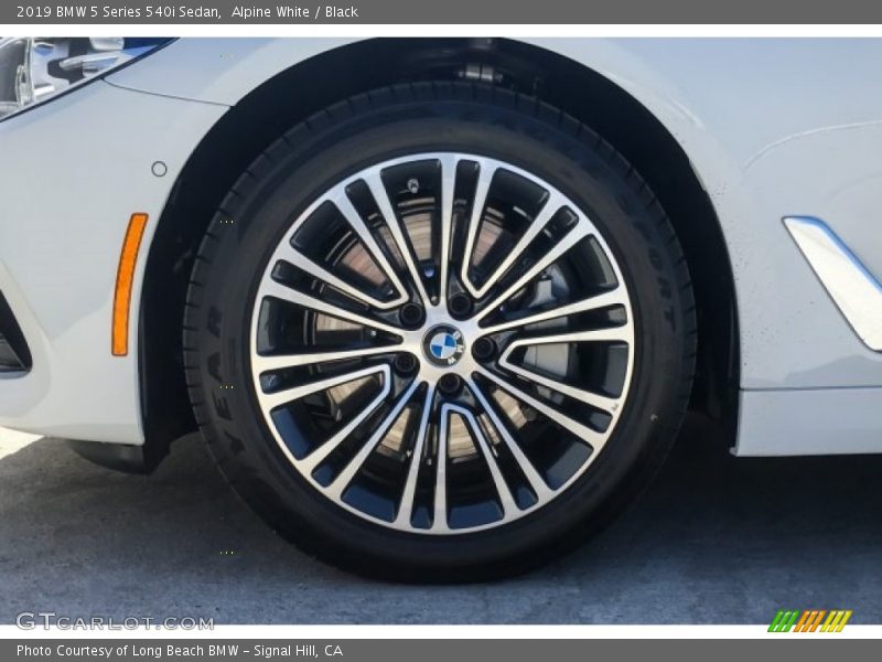 Alpine White / Black 2019 BMW 5 Series 540i Sedan