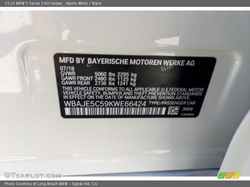 Alpine White / Black 2019 BMW 5 Series 540i Sedan