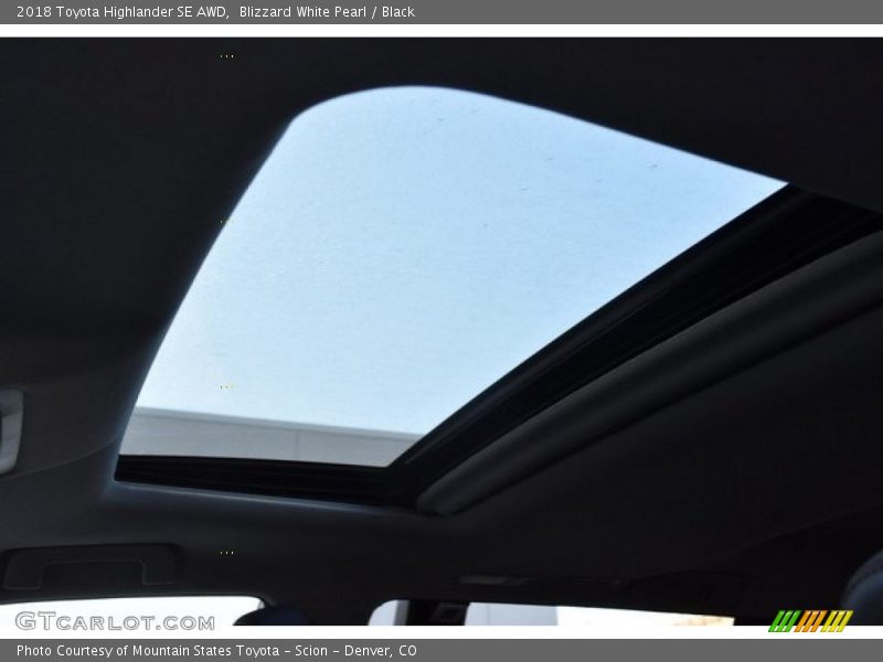Blizzard White Pearl / Black 2018 Toyota Highlander SE AWD