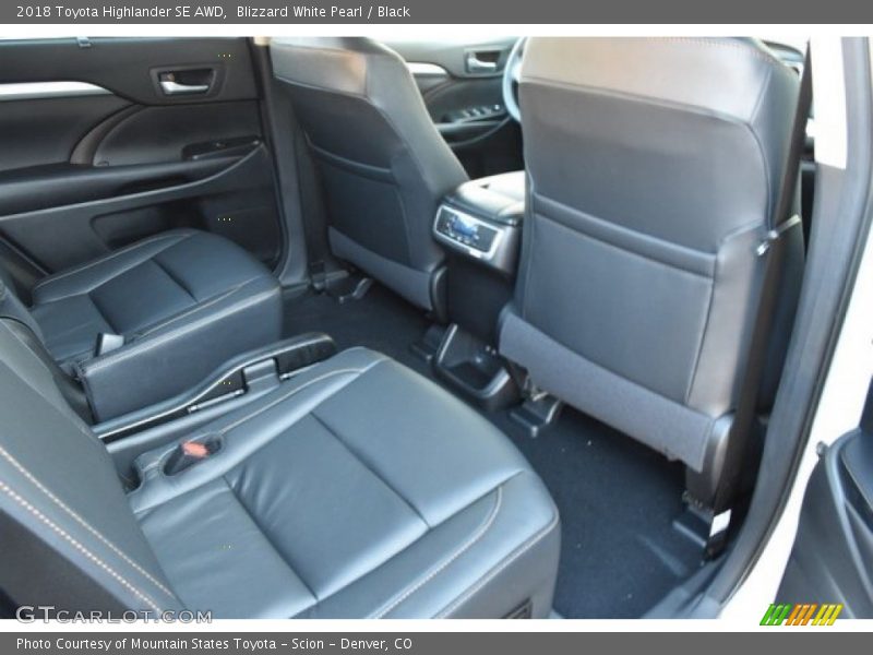 Blizzard White Pearl / Black 2018 Toyota Highlander SE AWD