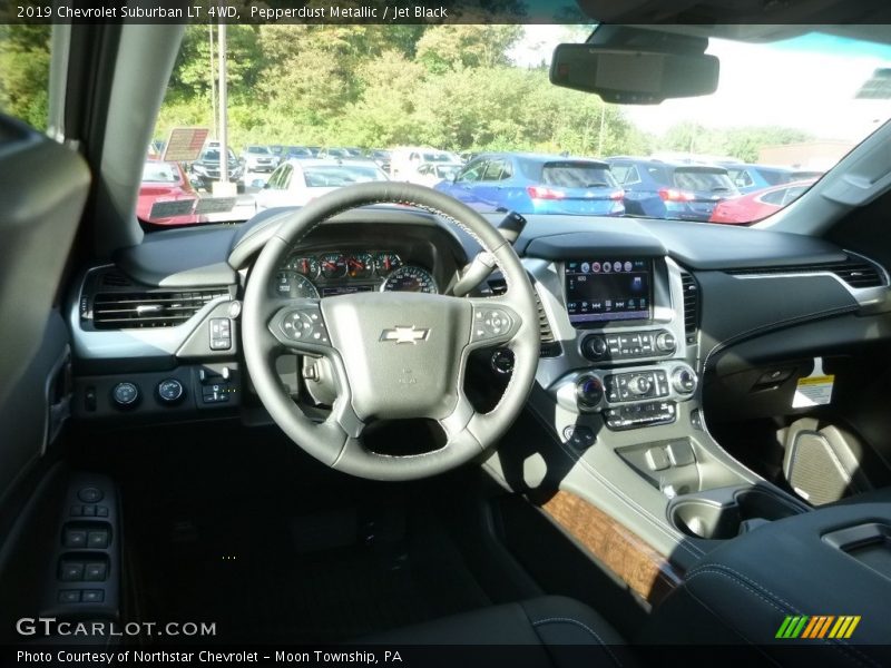 Pepperdust Metallic / Jet Black 2019 Chevrolet Suburban LT 4WD