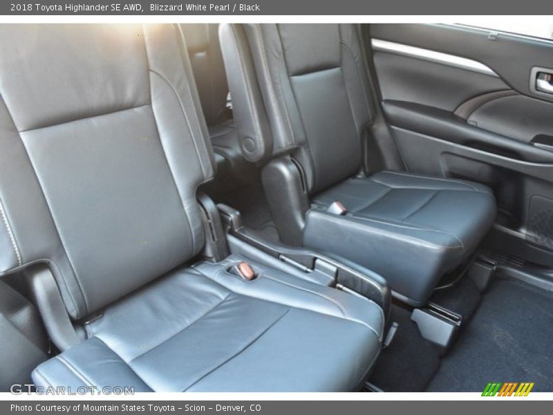 Blizzard White Pearl / Black 2018 Toyota Highlander SE AWD