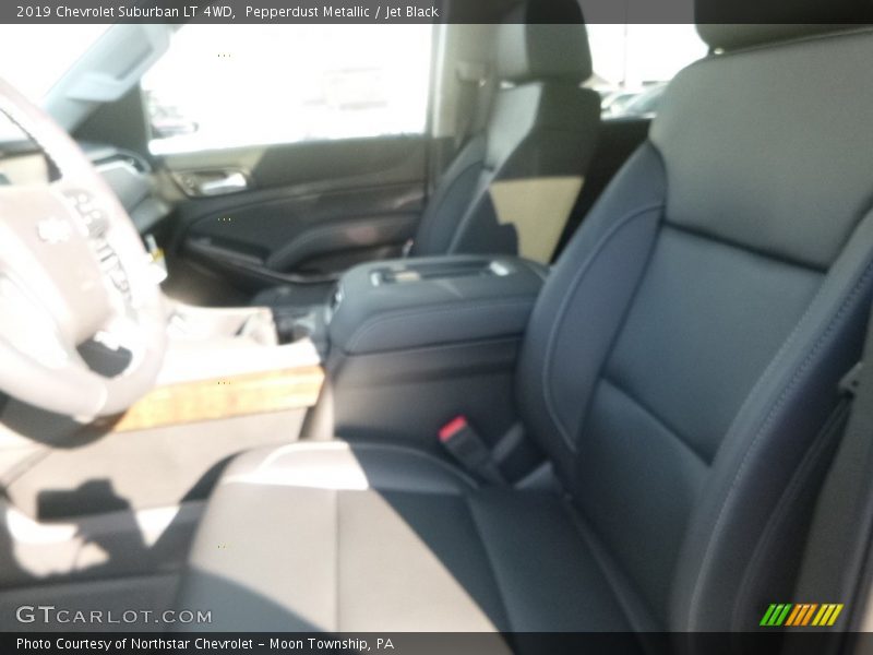 Pepperdust Metallic / Jet Black 2019 Chevrolet Suburban LT 4WD