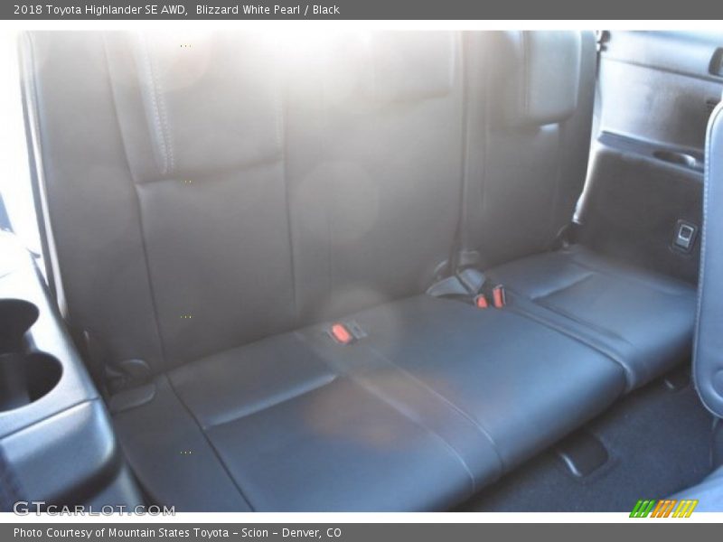 Blizzard White Pearl / Black 2018 Toyota Highlander SE AWD