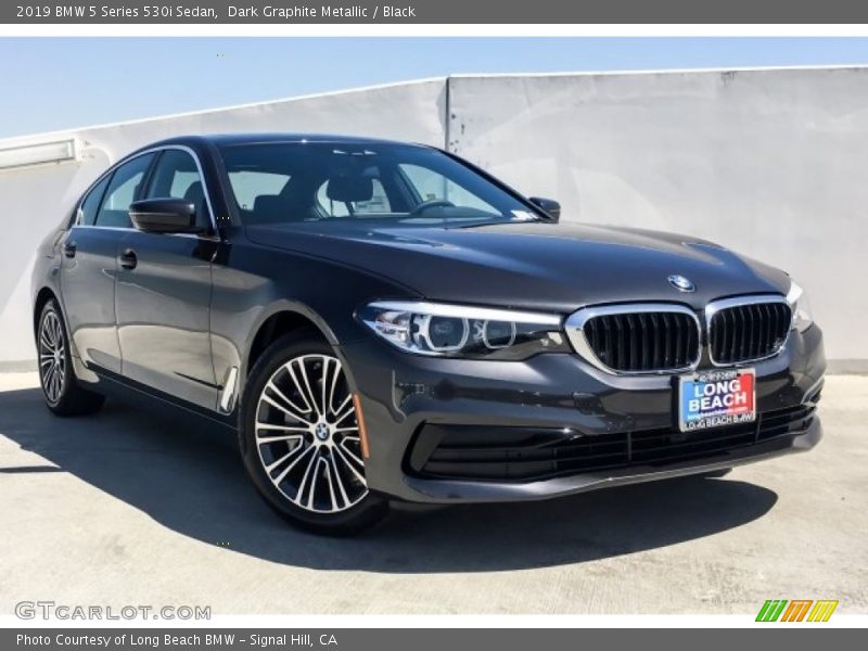 Front 3/4 View of 2019 5 Series 530i Sedan