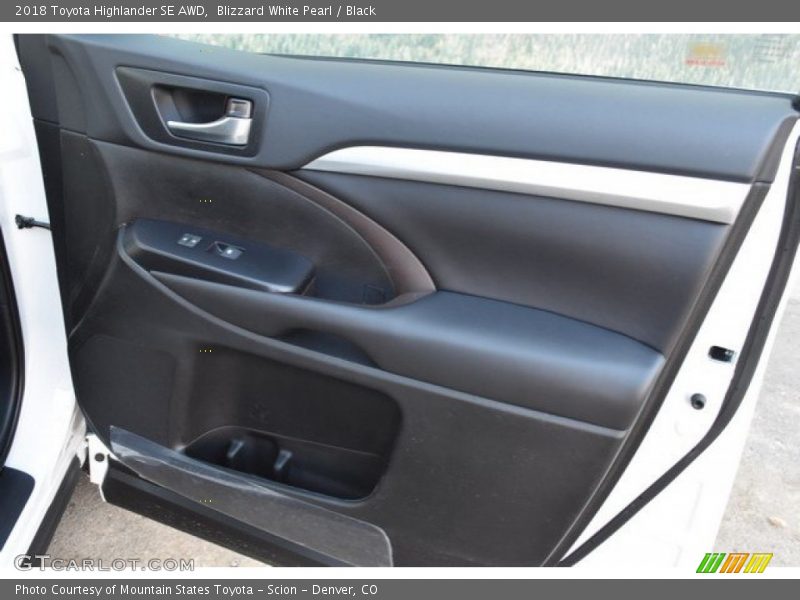 Blizzard White Pearl / Black 2018 Toyota Highlander SE AWD
